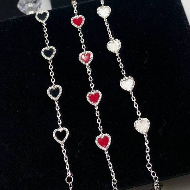 Nuestras pulseras en tendencia en baño de plata,
